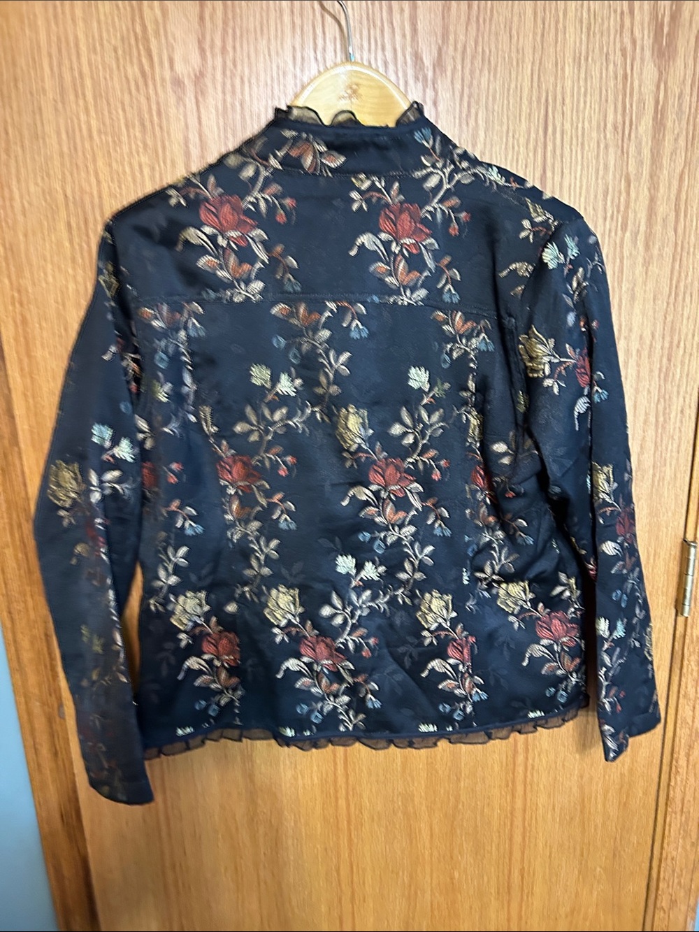 Chico's Black Floral Embroidered Zip Jacket Ruffle Trim Size 2 / US 12 Large - Picture 6 of 10